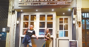 男女老友開無餐牌扒房 老闆:客人坐低就知佢想要幾成熟